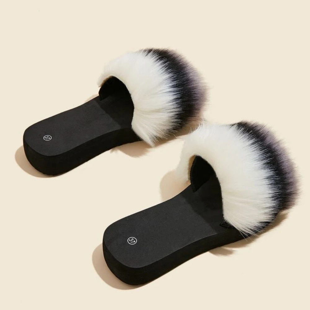 Fluffy slippers SOLD OUT